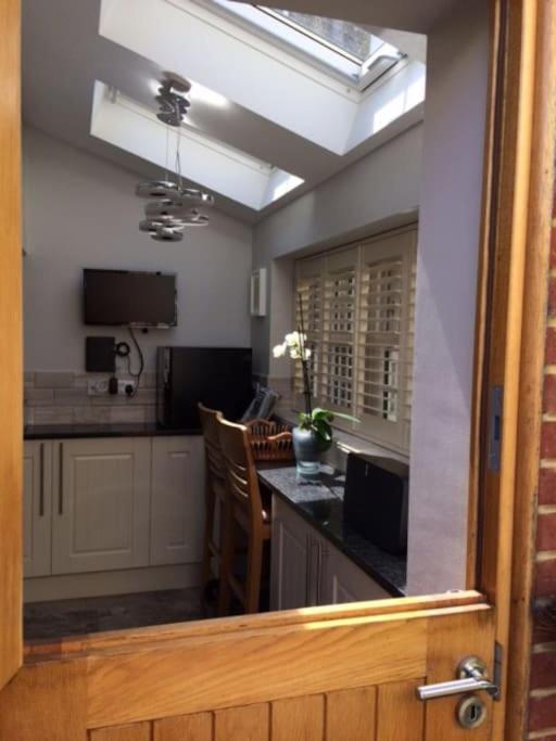 River Road, Littlehampton, Executive Apartment Eksteriør billede