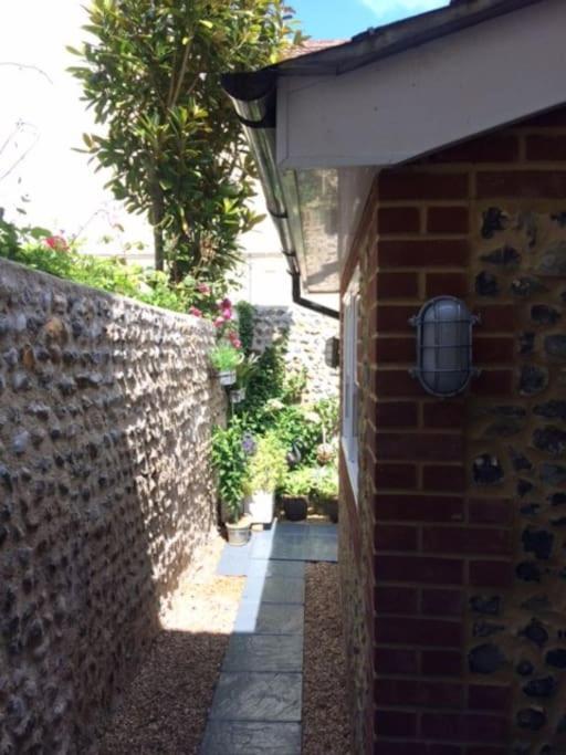 River Road, Littlehampton, Executive Apartment Eksteriør billede